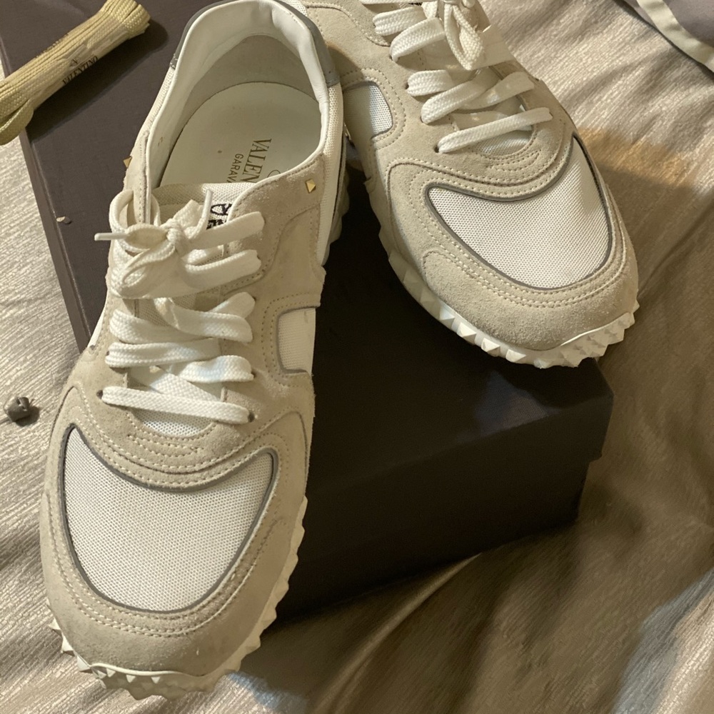 10 1/2 very good condition Valentino sneakers